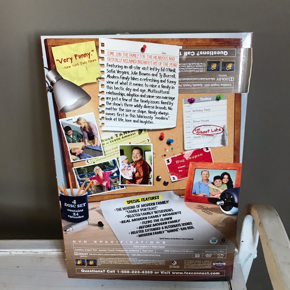 Modern Family. Season ONE. 📀 - Picture 2 of 4